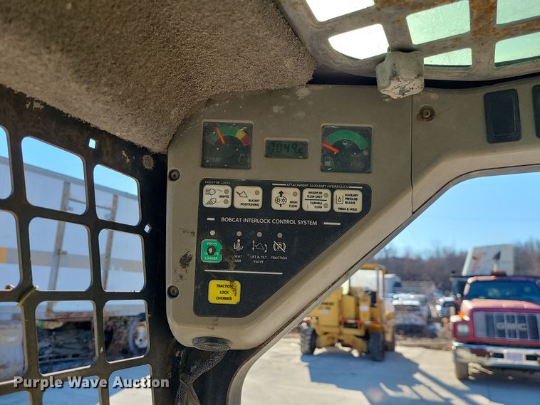 image for item DR7857 2002 Bobcat 873  skid steer loader