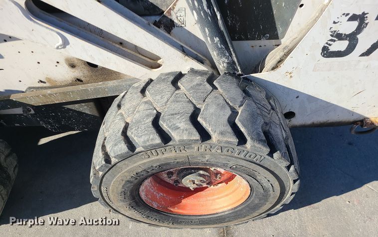 image for item DR7857 2002 Bobcat 873  skid steer loader