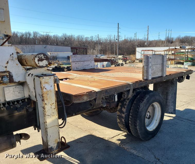 image for item DR7858 1995 GMC TopKick  crane truck