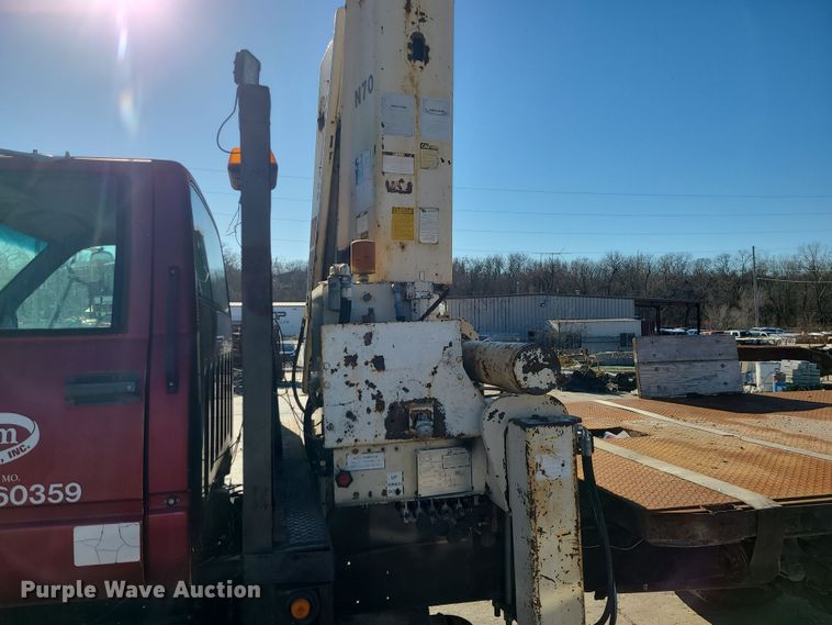 image for item DR7858 1995 GMC TopKick  crane truck