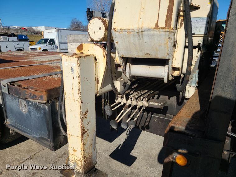 image for item DR7858 1995 GMC TopKick  crane truck