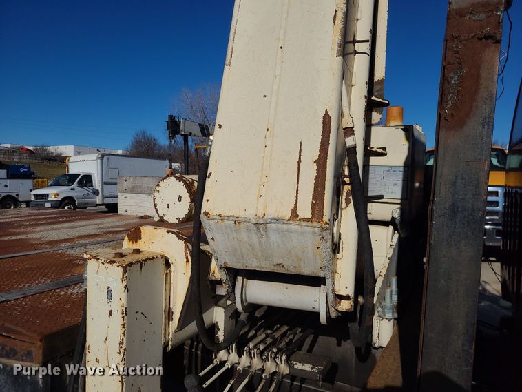 image for item DR7858 1995 GMC TopKick  crane truck