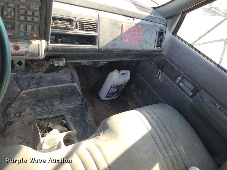 image for item DR7858 1995 GMC TopKick  crane truck