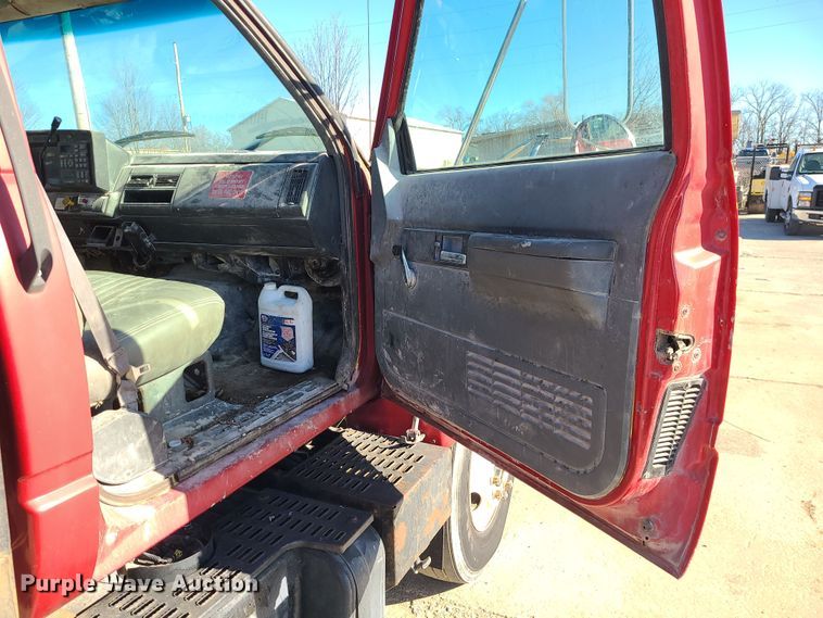 image for item DR7858 1995 GMC TopKick  crane truck