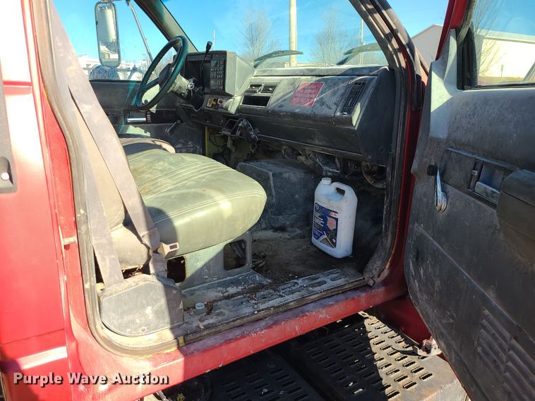 image for item DR7858 1995 GMC TopKick  crane truck