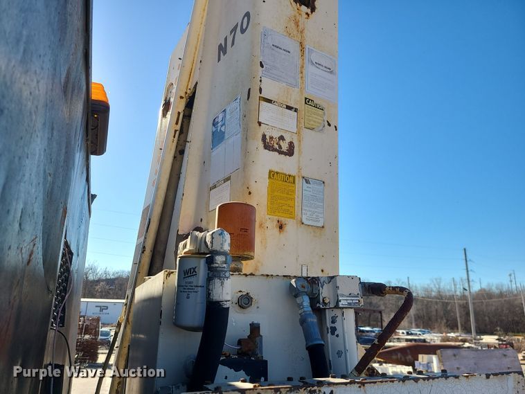 image for item DR7858 1995 GMC TopKick  crane truck