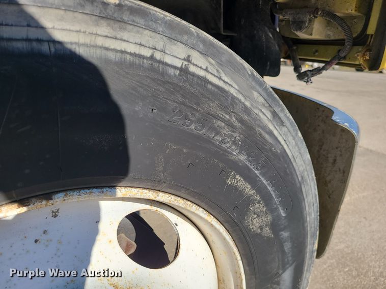 image for item DR7858 1995 GMC TopKick  crane truck