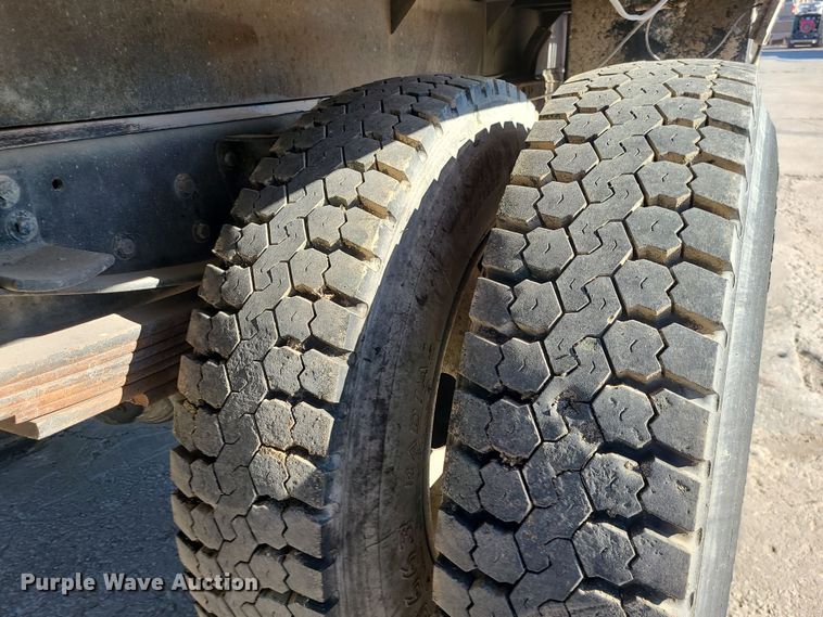 image for item DR7858 1995 GMC TopKick  crane truck