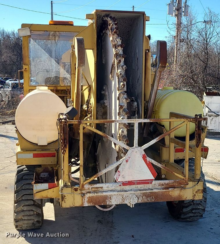 image for item DR7859 1985 Vermeer CC-90  rock saw