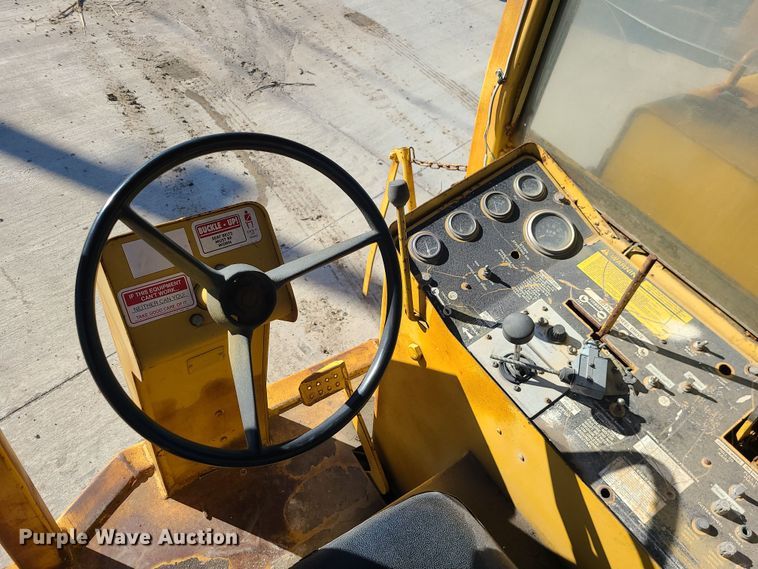 image for item DR7859 1985 Vermeer CC-90  rock saw