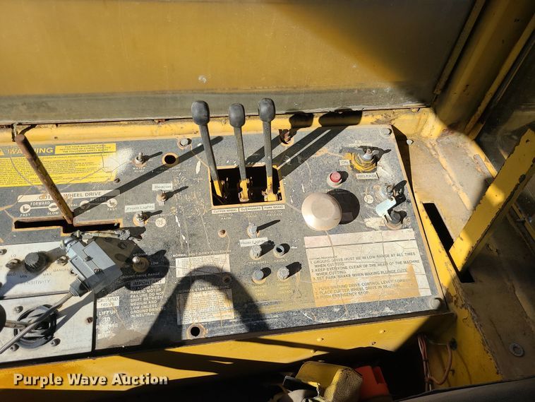 image for item DR7859 1985 Vermeer CC-90  rock saw