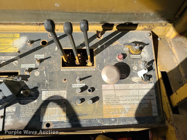 image for item DR7859 1985 Vermeer CC-90  rock saw