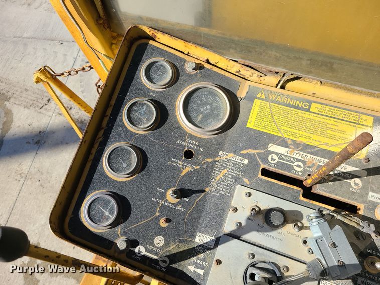 image for item DR7859 1985 Vermeer CC-90  rock saw