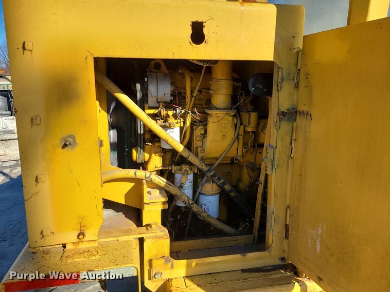 image for item DR7859 1985 Vermeer CC-90  rock saw