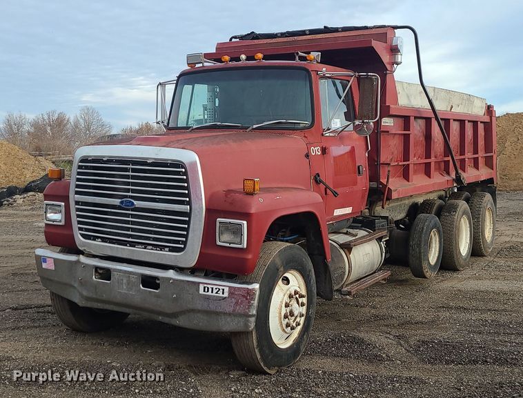 image for item DR7864 1993 Ford LT8000  dump truck