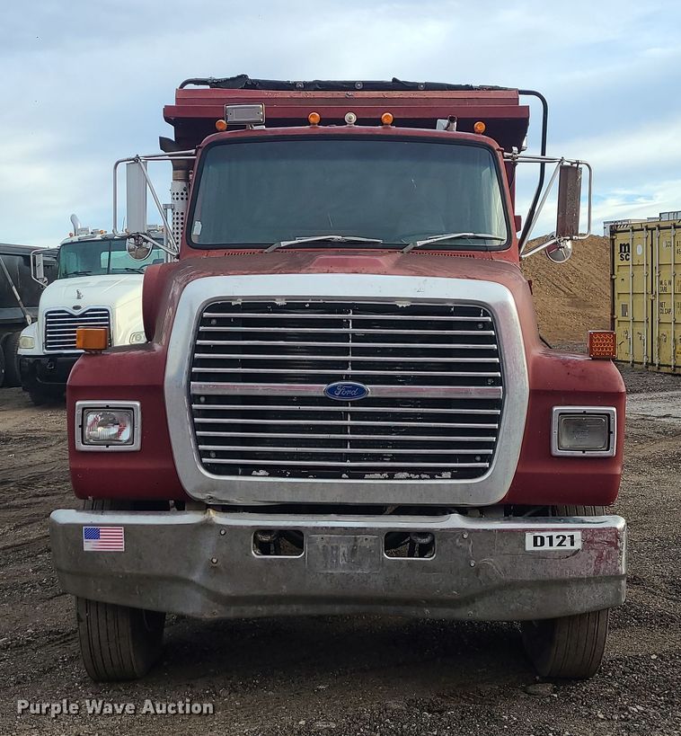 image for item DR7864 1993 Ford LT8000  dump truck