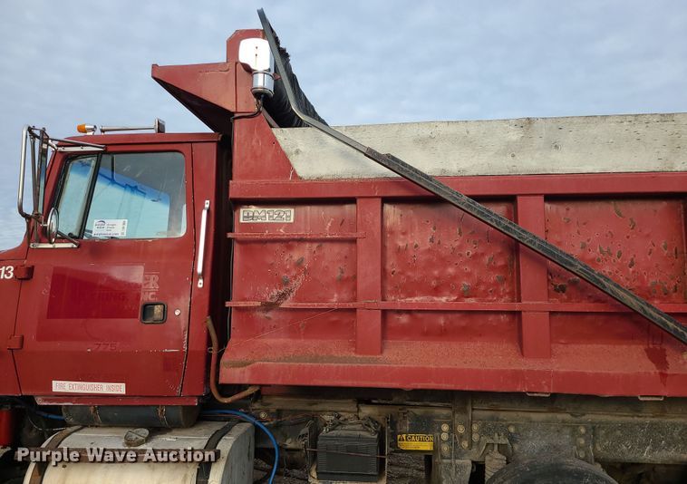 image for item DR7864 1993 Ford LT8000  dump truck