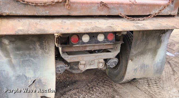 image for item DR7864 1993 Ford LT8000  dump truck