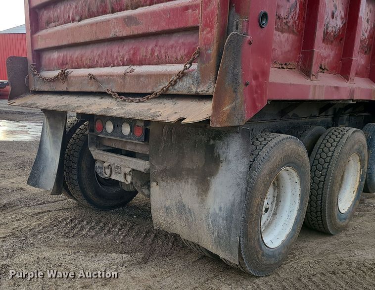 image for item DR7864 1993 Ford LT8000  dump truck