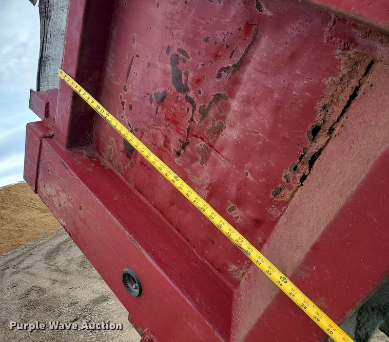 image for item DR7864 1993 Ford LT8000  dump truck