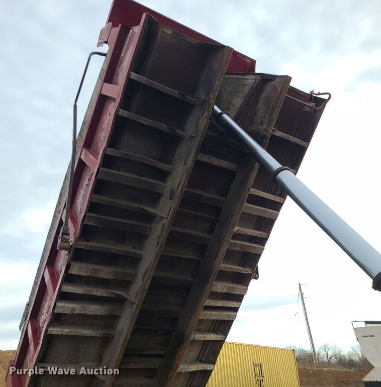 image for item DR7864 1993 Ford LT8000  dump truck