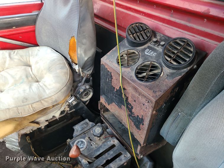 image for item DR7864 1993 Ford LT8000  dump truck