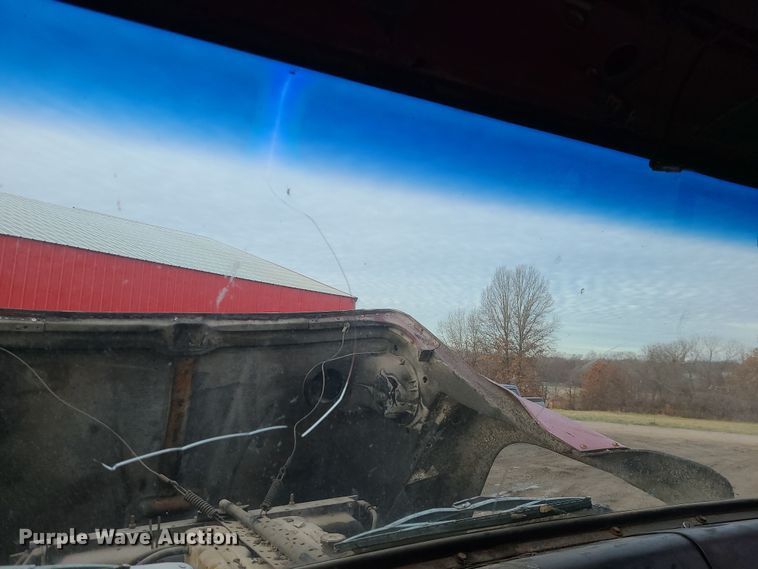 image for item DR7864 1993 Ford LT8000  dump truck