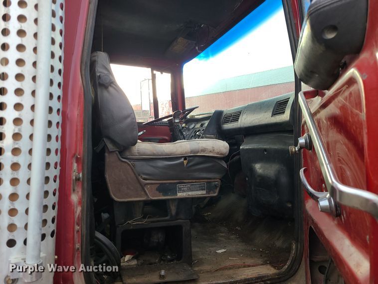 image for item DR7864 1993 Ford LT8000  dump truck