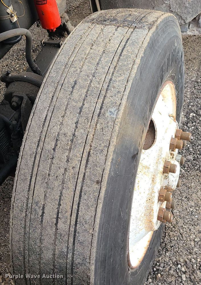 image for item DR7864 1993 Ford LT8000  dump truck