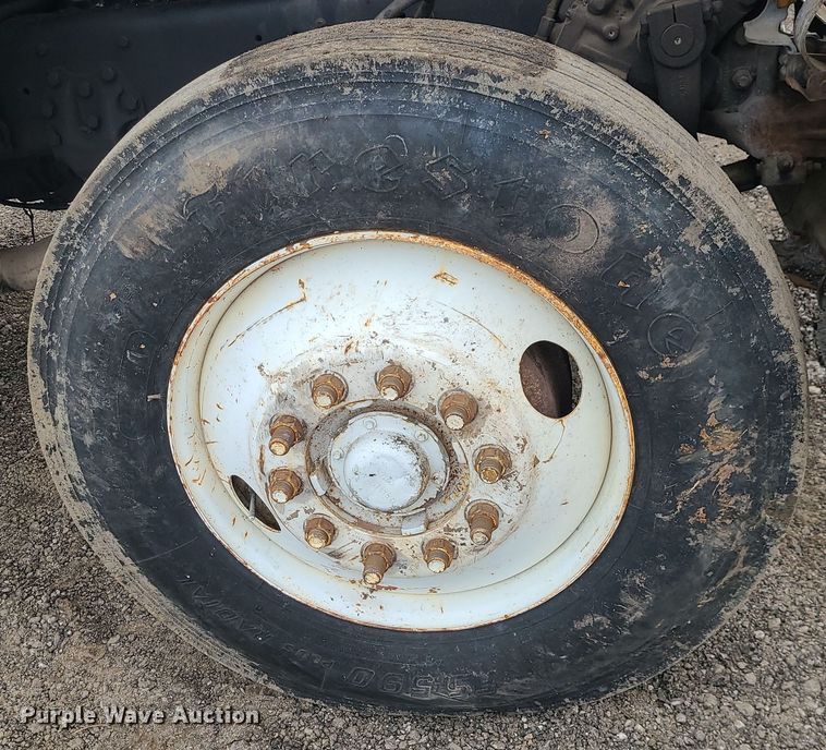 image for item DR7864 1993 Ford LT8000  dump truck