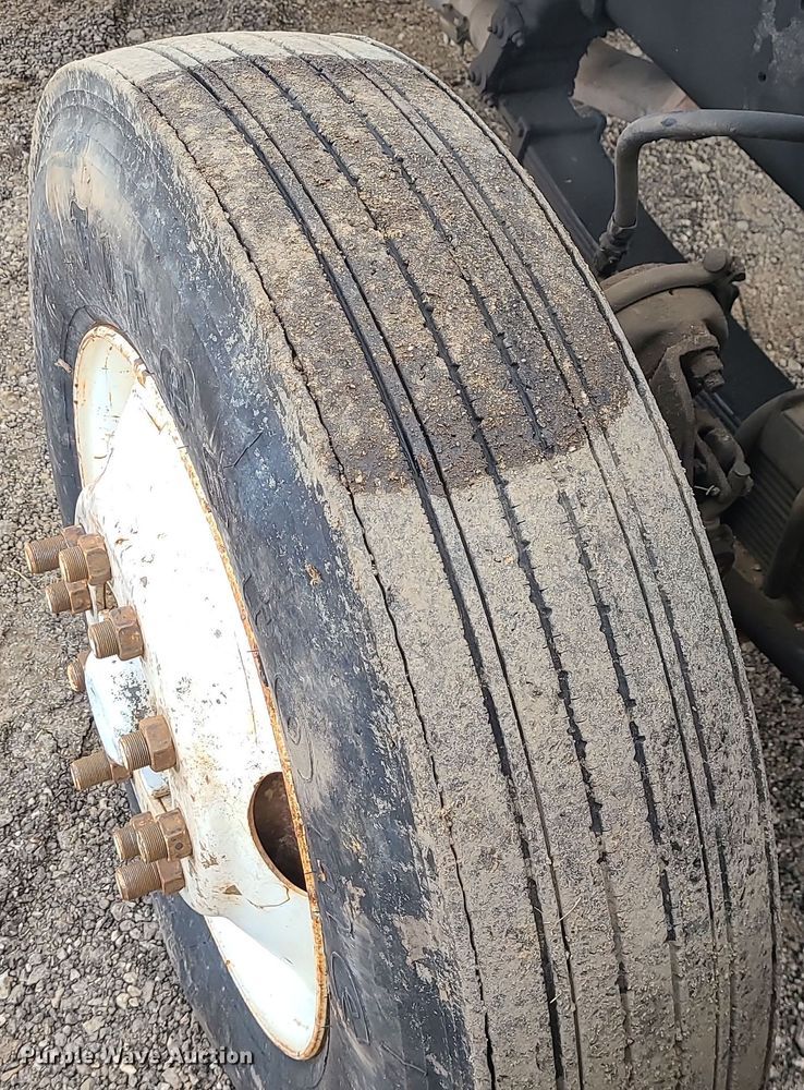 image for item DR7864 1993 Ford LT8000  dump truck