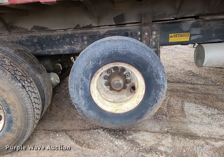 image for item DR7864 1993 Ford LT8000  dump truck