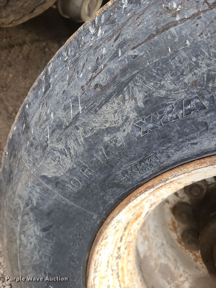 image for item DR7864 1993 Ford LT8000  dump truck