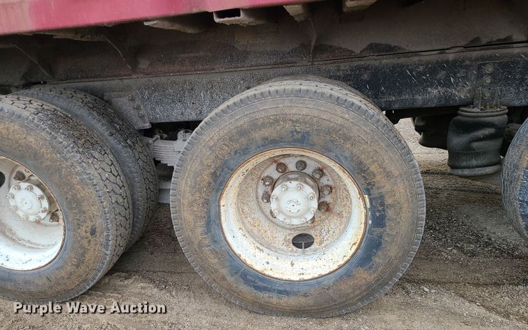 image for item DR7864 1993 Ford LT8000  dump truck