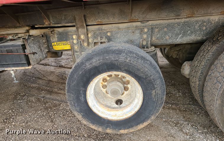 image for item DR7864 1993 Ford LT8000  dump truck