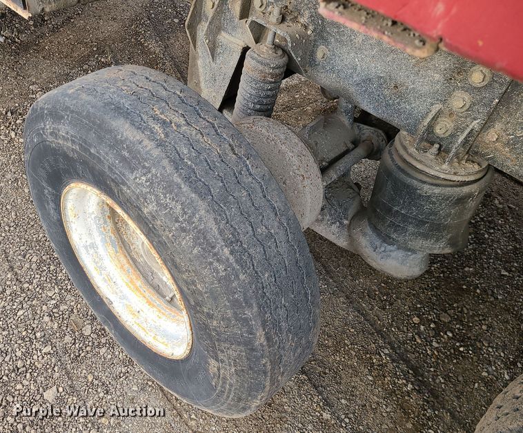 image for item DR7864 1993 Ford LT8000  dump truck