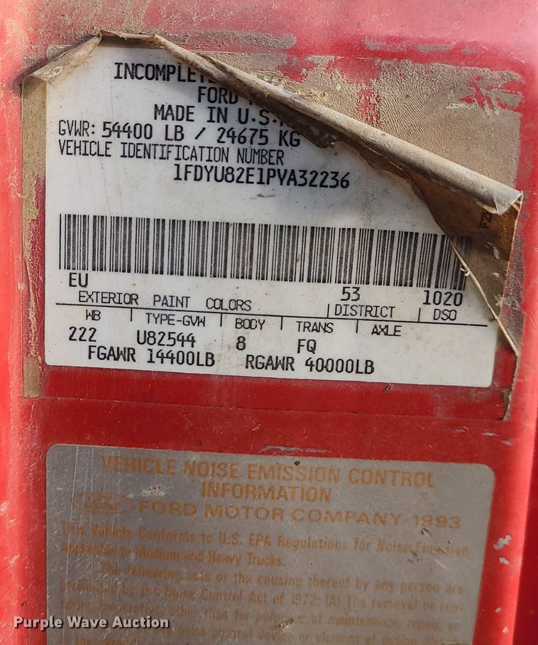 image for item DR7864 1993 Ford LT8000  dump truck