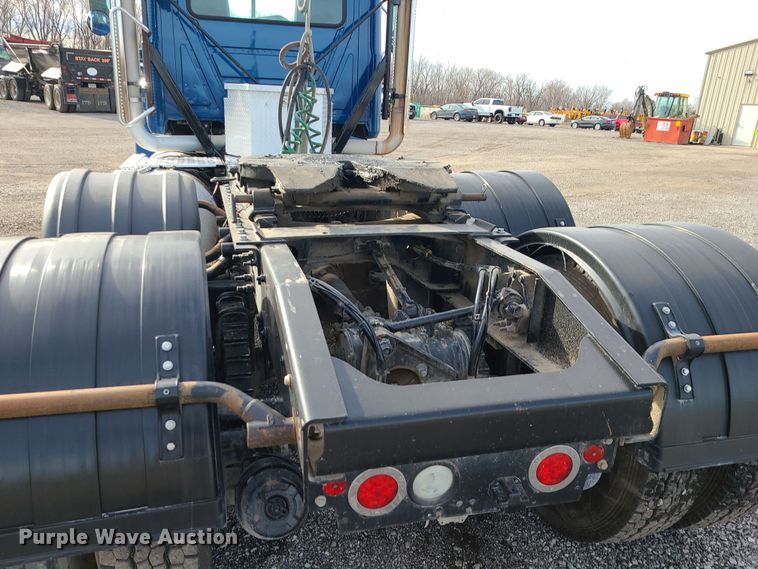 image for item DR7865 2016 Mack CHU613  semi truck