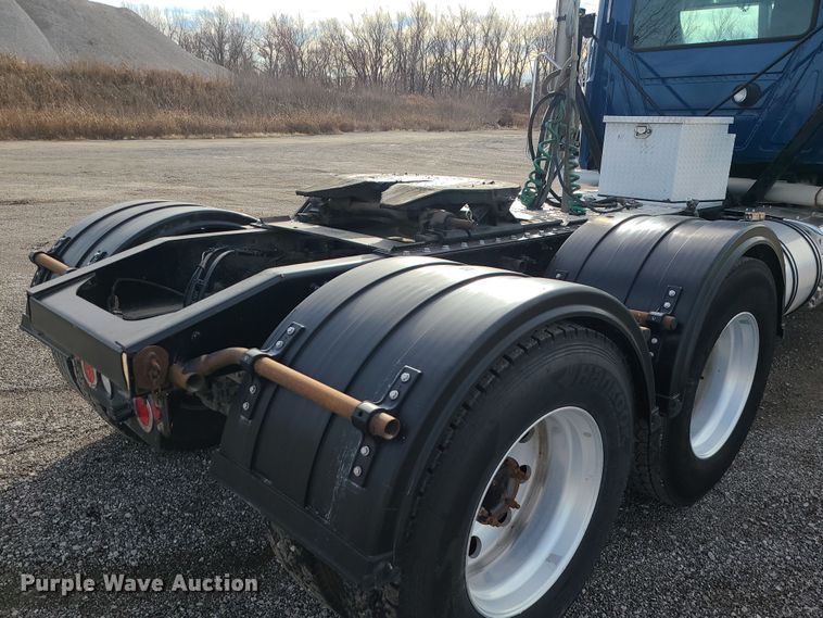 image for item DR7865 2016 Mack CHU613  semi truck