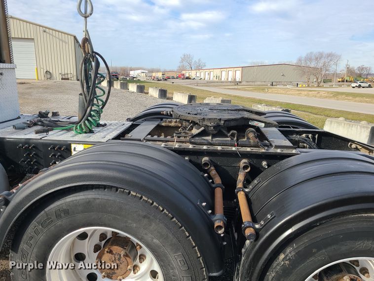 image for item DR7865 2016 Mack CHU613  semi truck