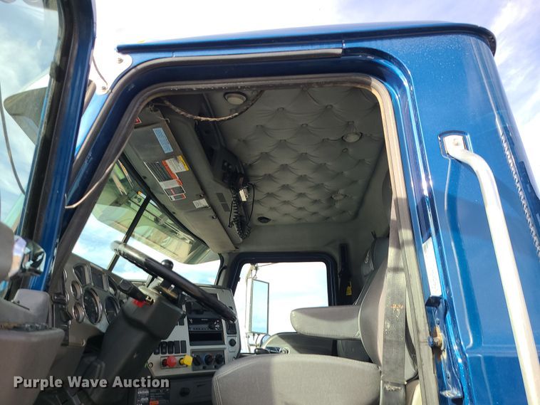 image for item DR7865 2016 Mack CHU613  semi truck