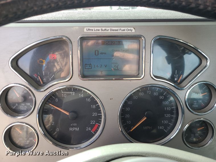 image for item DR7865 2016 Mack CHU613  semi truck