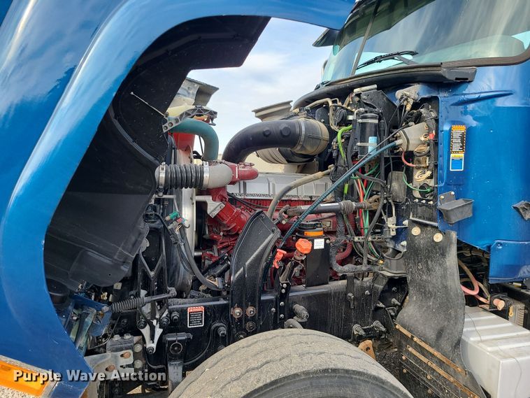 image for item DR7865 2016 Mack CHU613  semi truck