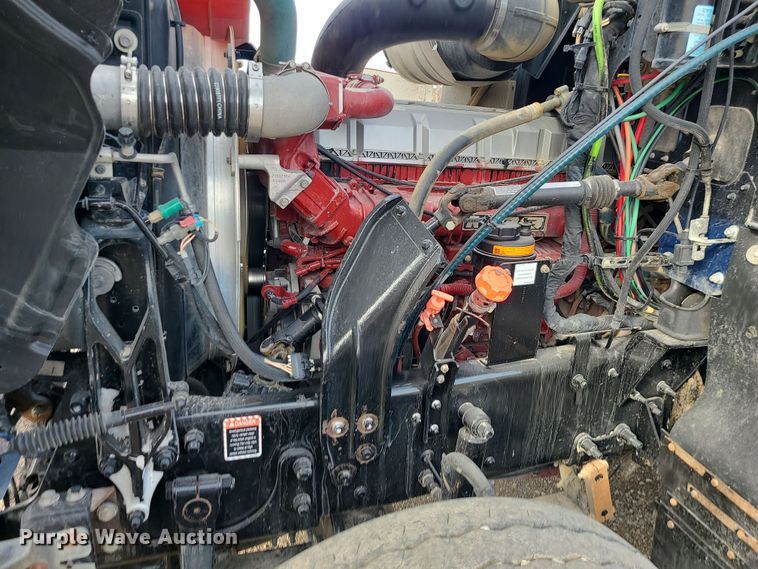 image for item DR7865 2016 Mack CHU613  semi truck