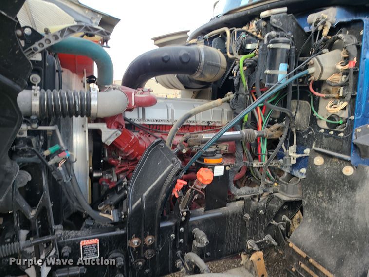 image for item DR7865 2016 Mack CHU613  semi truck