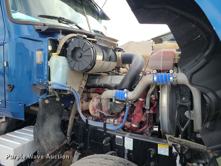 image for item DR7865 2016 Mack CHU613  semi truck