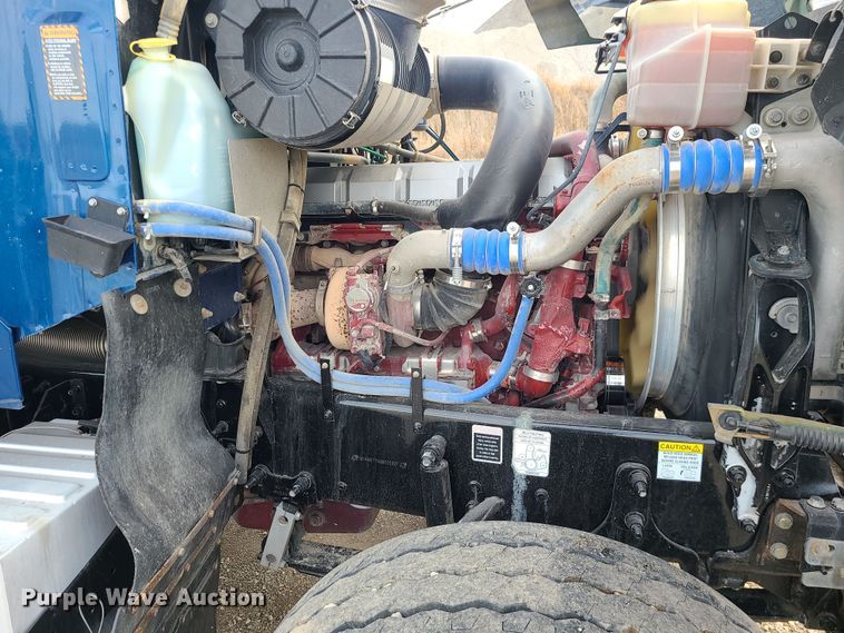 image for item DR7865 2016 Mack CHU613  semi truck