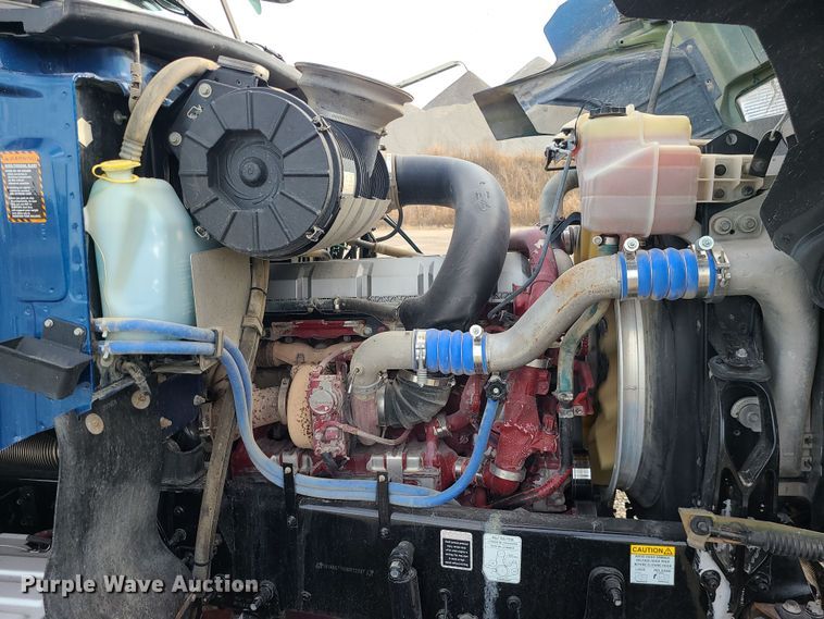 image for item DR7865 2016 Mack CHU613  semi truck