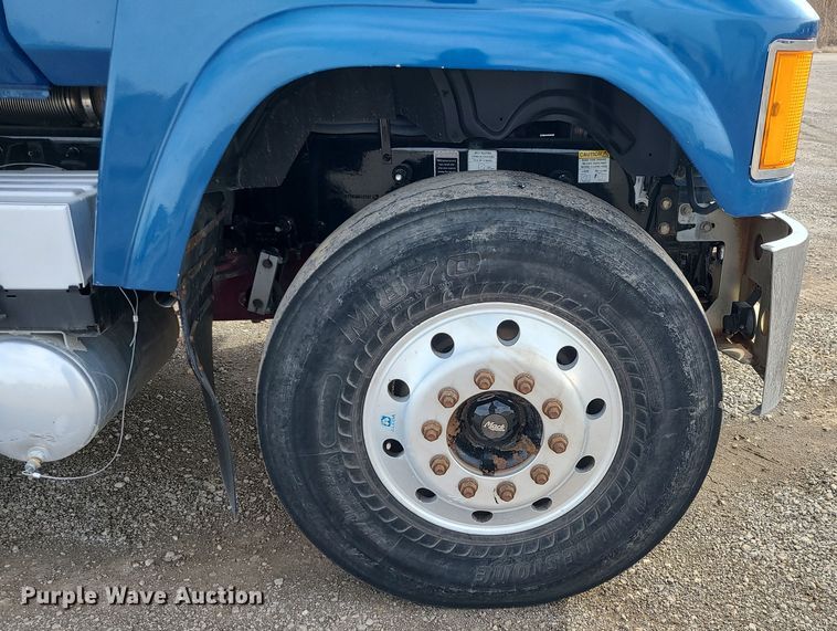 image for item DR7865 2016 Mack CHU613  semi truck