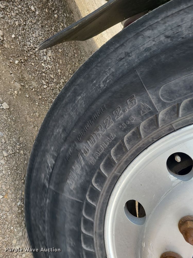 image for item DR7865 2016 Mack CHU613  semi truck